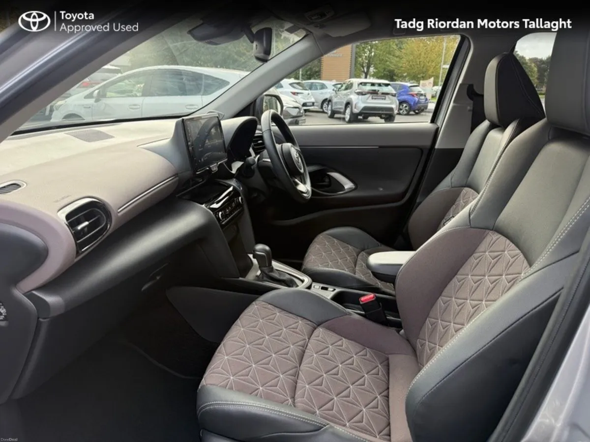 Toyota Yaris Cross HEV SOL - Image 6