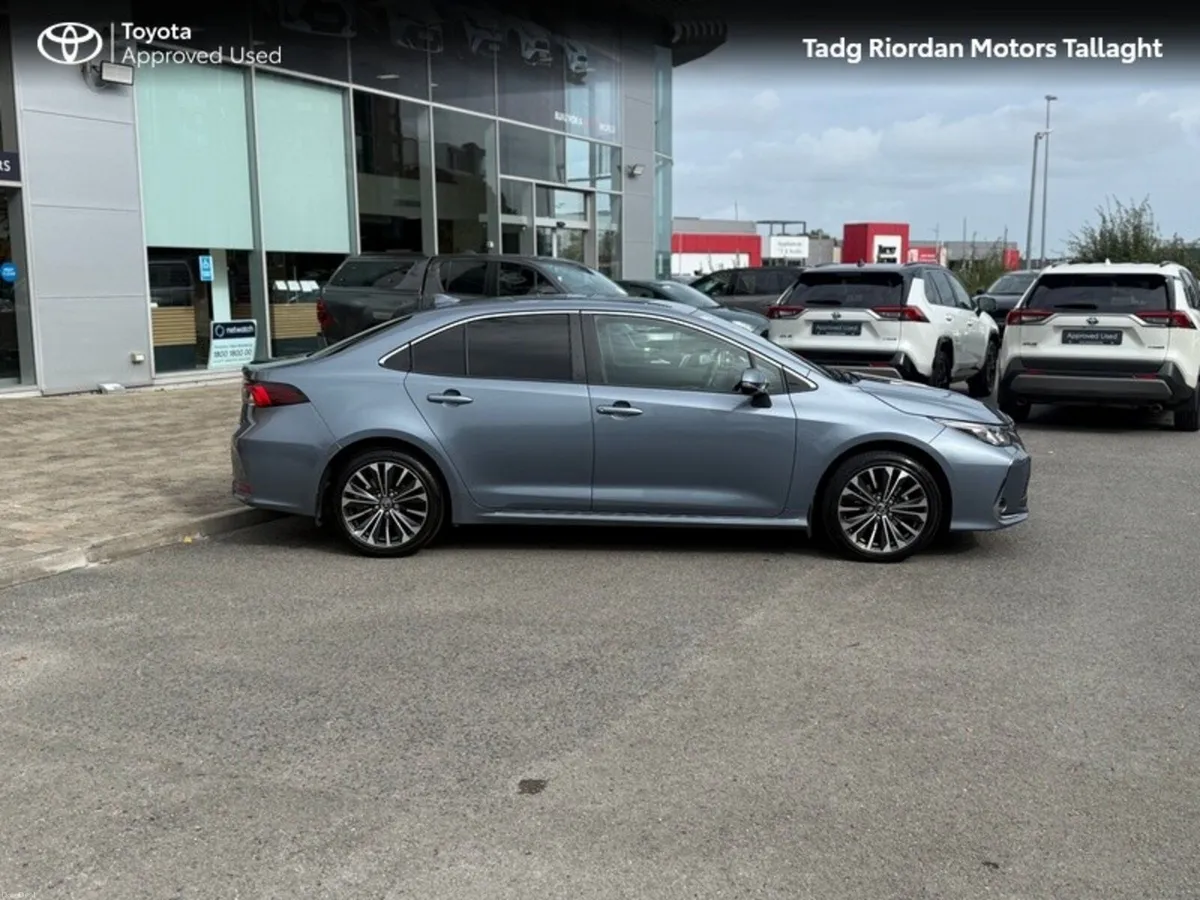 Toyota Corolla HEV LUNA SPORT SALOON - Image 3