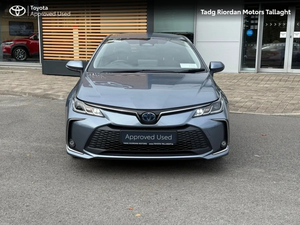 Toyota Corolla HEV LUNA SPORT SALOON - Image 5