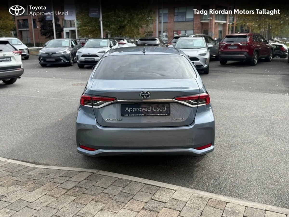 Toyota Corolla HEV LUNA SPORT SALOON - Image 4