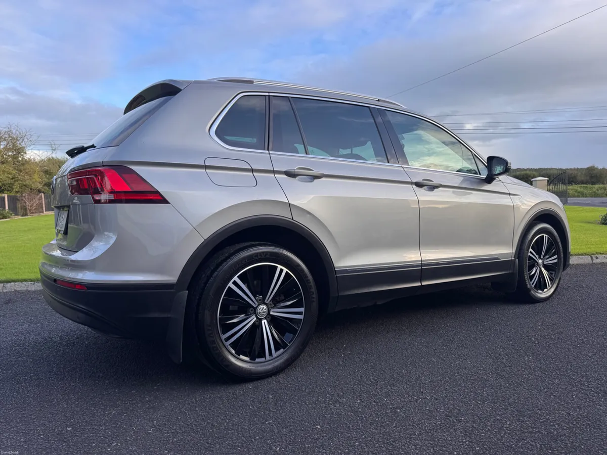 2018 Volkswagen Tiguan SE NAV Auto - Image 2