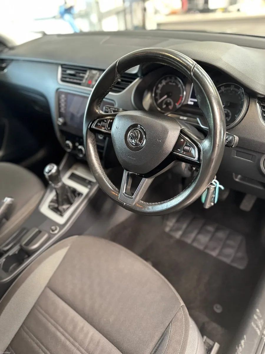 19 SKODA OCTAVIA ACTIV 1.6 DIESEL - Image 4