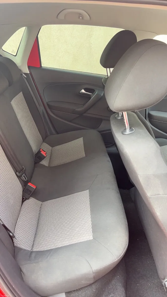 Volkswagen Polo 2011 - Image 2