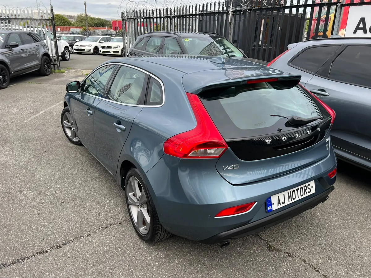2015 VOLVO V40 AUTOMATIC - Image 4