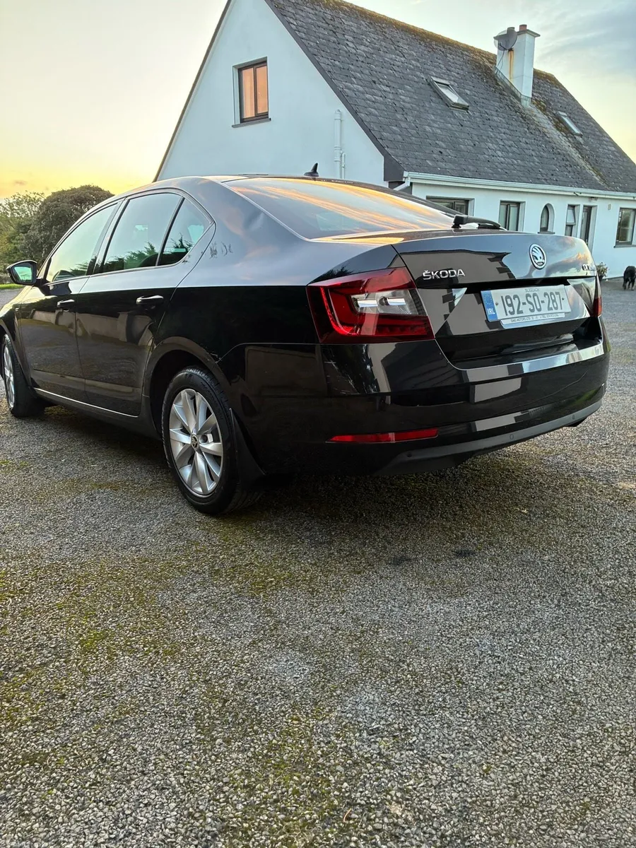 ŠKODA OCTAVIA 1.6 DIESAL FOR SALE - Image 2