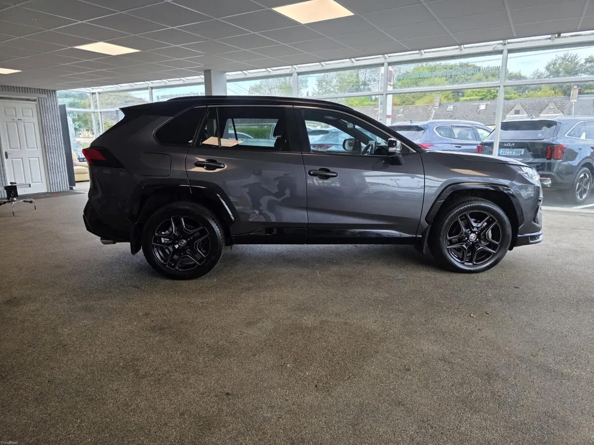 Toyota RAV4 2.5 PHEV AWD-i GR SPORT 2025 - Image 5