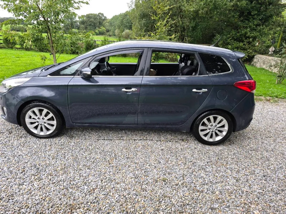 142 kia carens 1.7 platinum top spec - Image 2