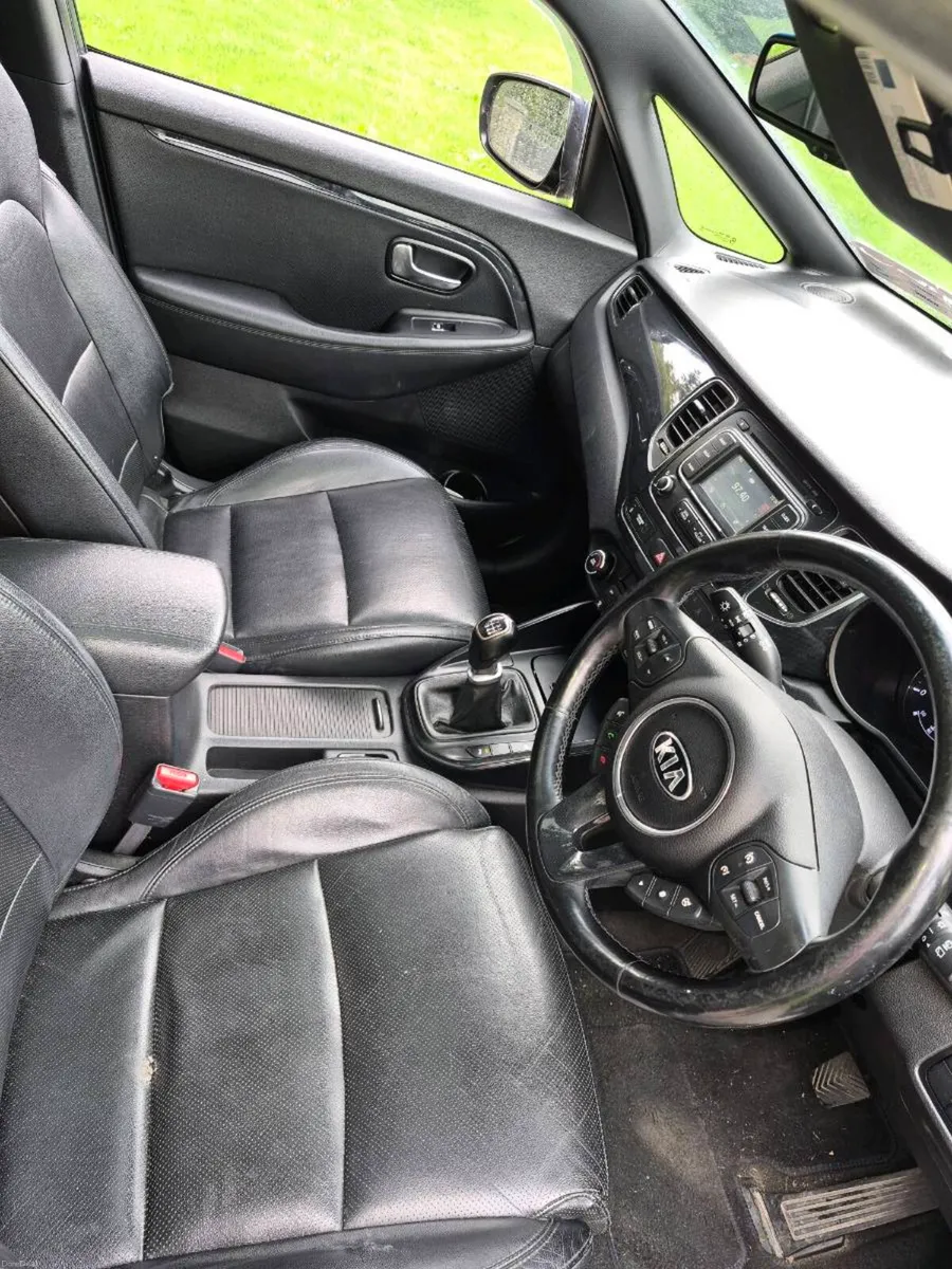142 kia carens 1.7 platinum top spec - Image 4