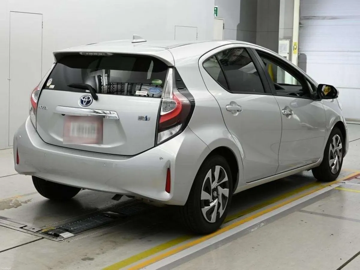 Toyota Aqua S STYLE BLACK - Image 2