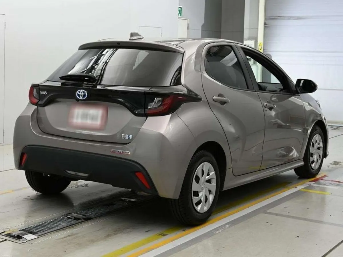 Toyota Yaris HYBRID X - Image 4