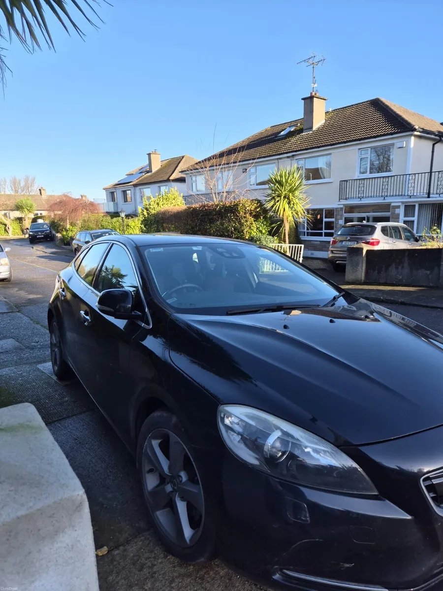 Black Volvo V40 - Image 2