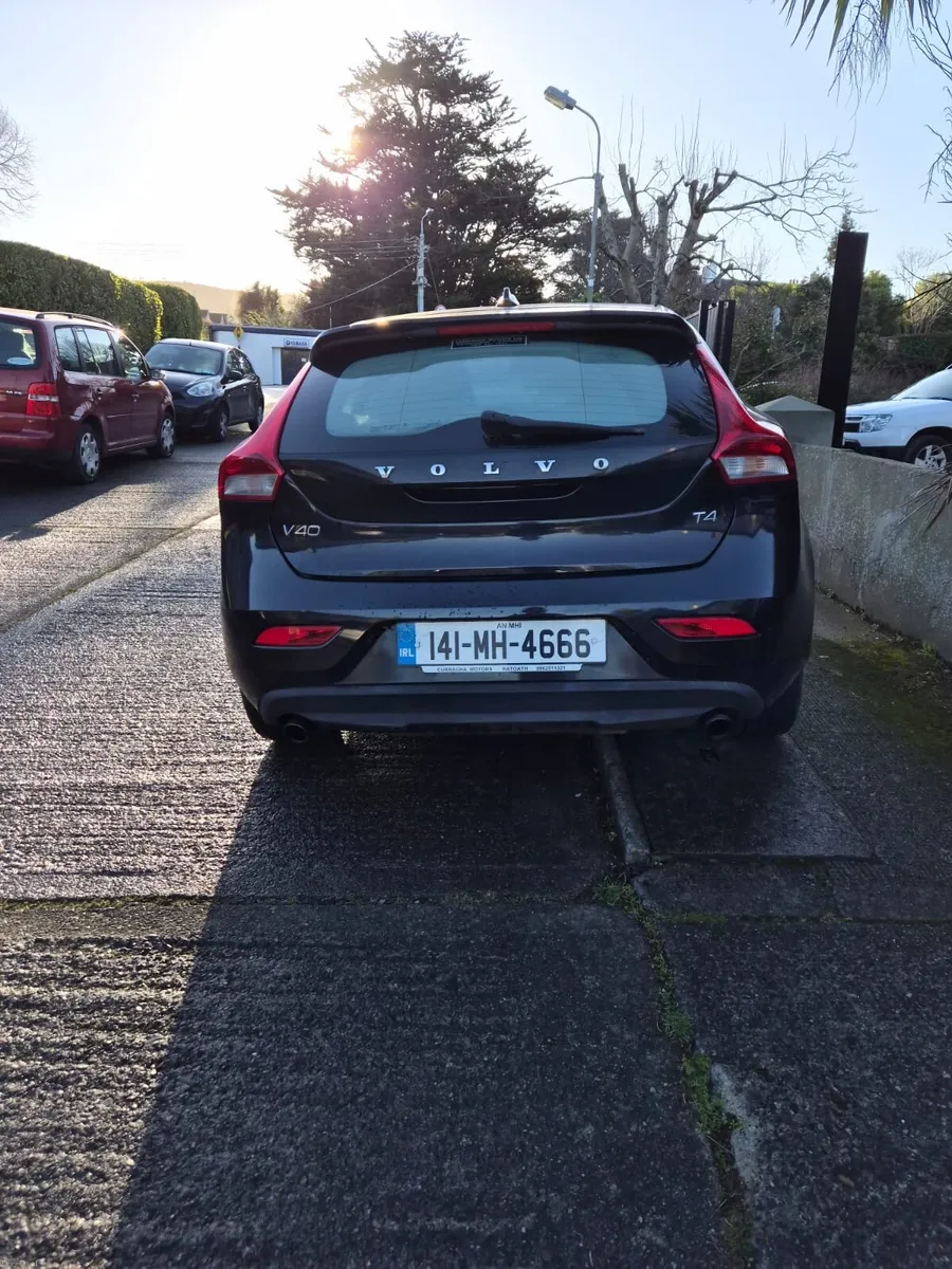 Black Volvo V40 - Image 4