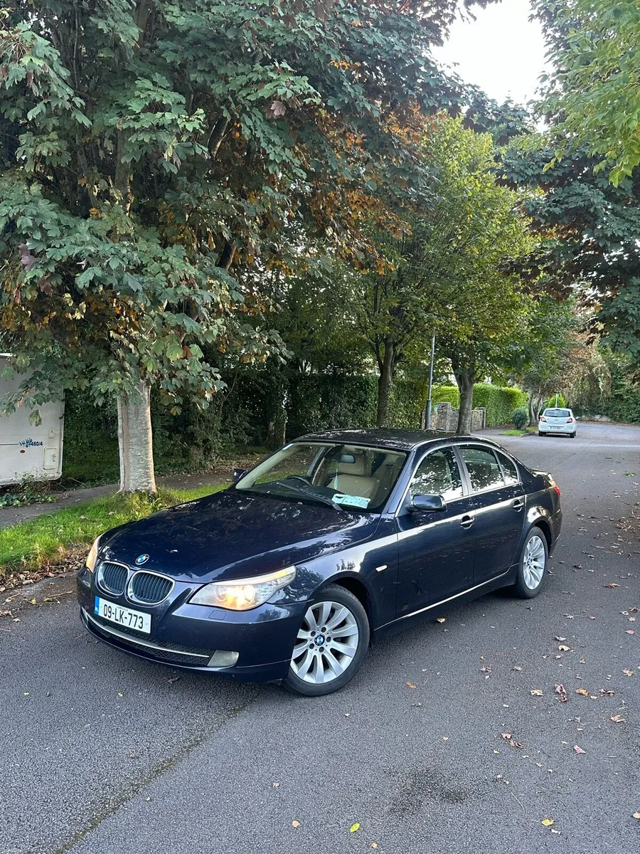 2009 bmw 520D - Image 2
