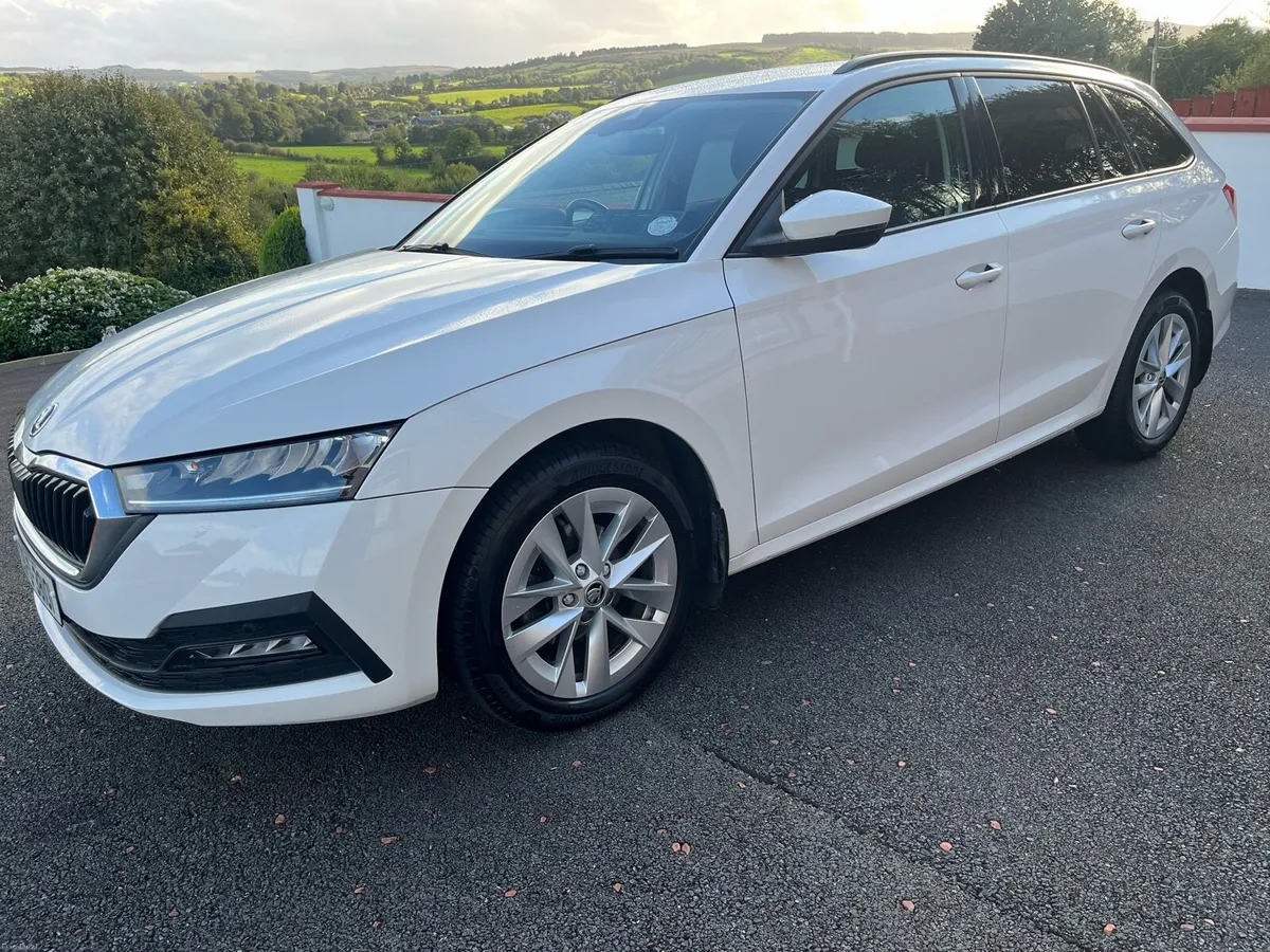 2023 Skoda Octavia c ambition 2.0TDI estate - Image 2