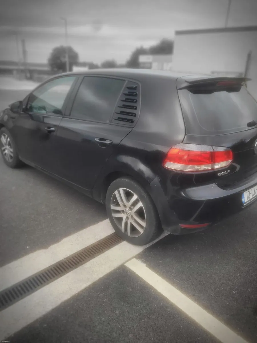 Volkswagen Golf 2010 - Image 2
