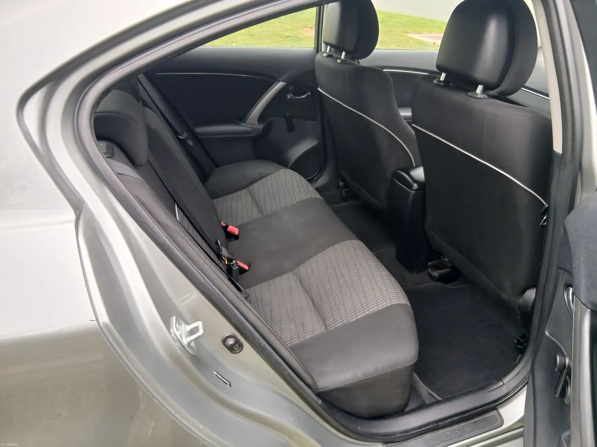 Toyota Avensis 2014 - Image 2