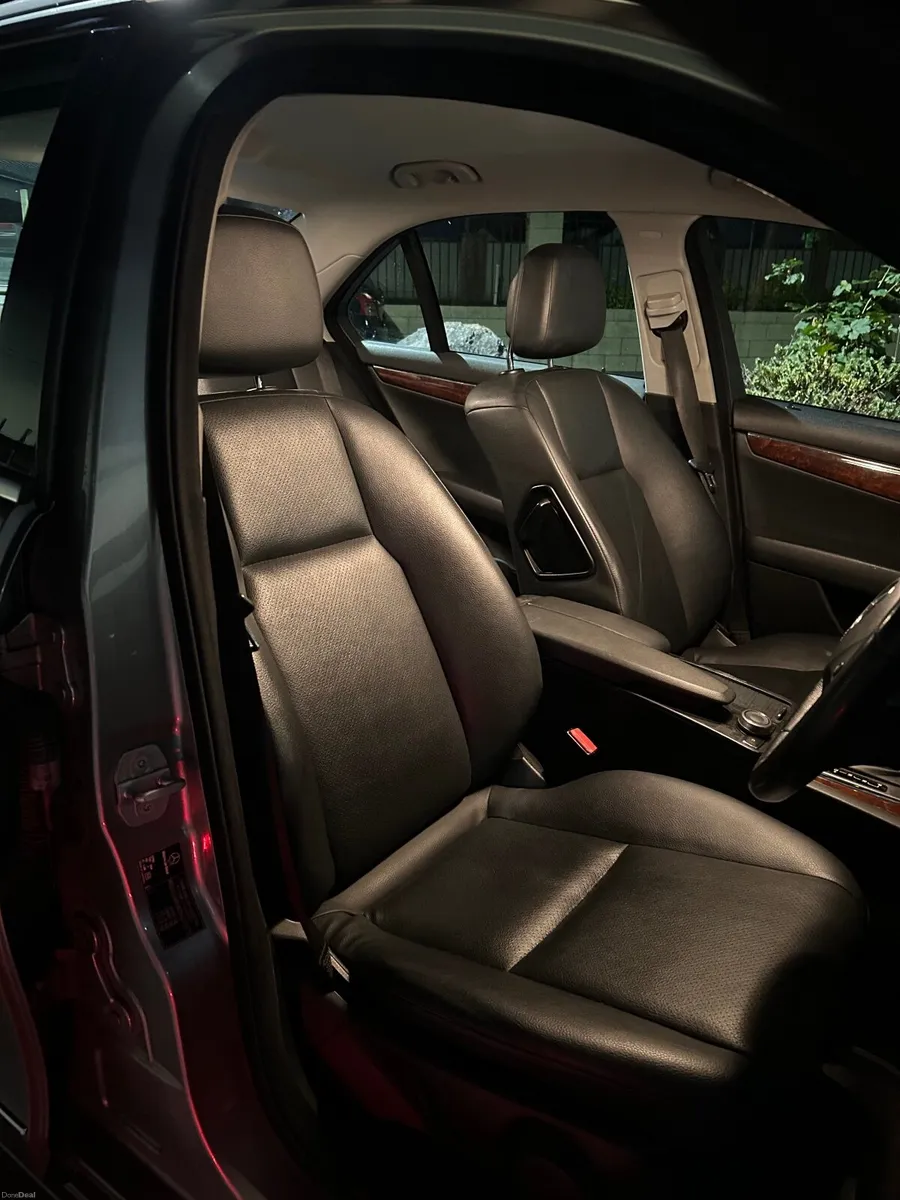 Mercedes-Benz C-Class 2009 - Image 3