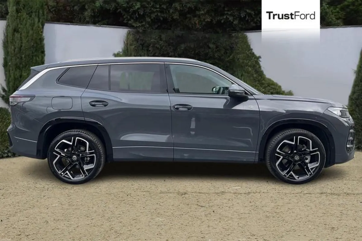 Volkswagen Tayron 1.5 TSI eHybrid R-Line 5dr DSG6 - Image 3