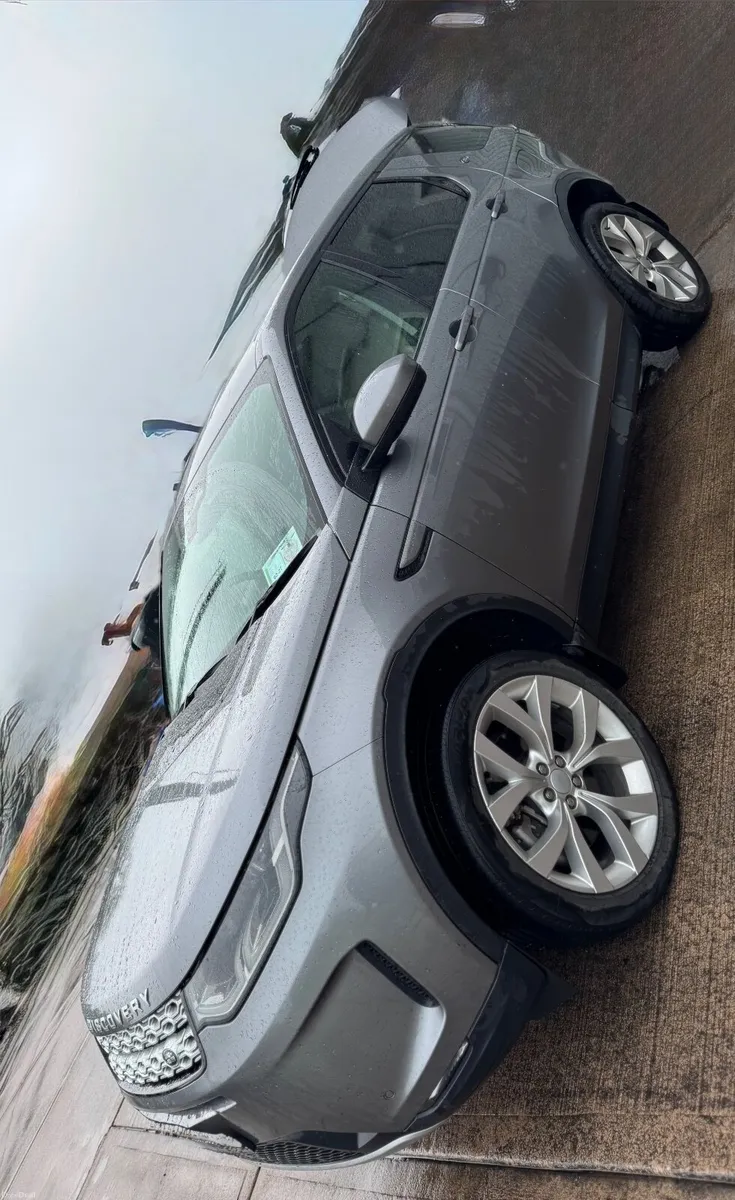 Land Rover Discovery Sport 2023 - Image 5