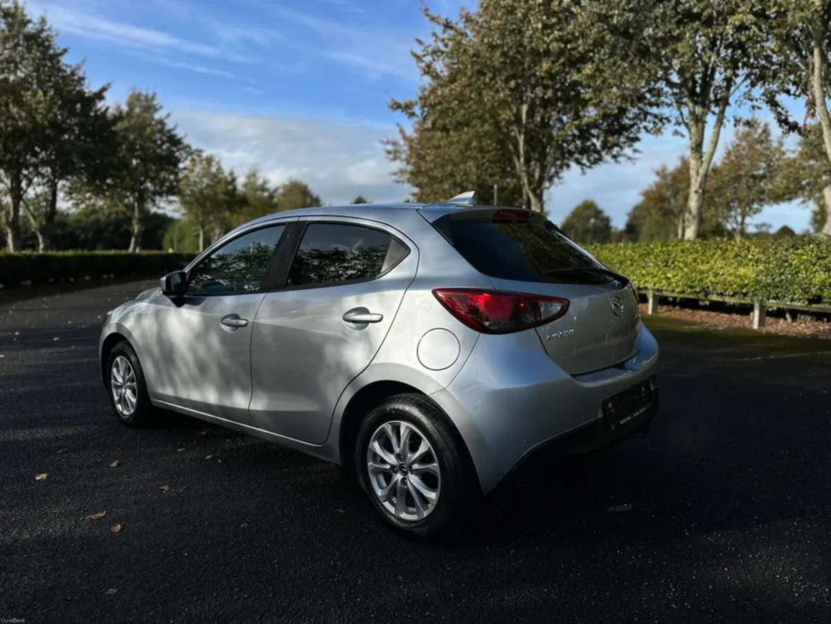 Mazda Demio 1.3 petrol auto 4d - Image 4