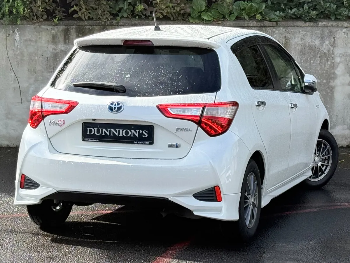 Toyota Yaris 2017 1.5VVTI MODELLISTA Hybrid - Image 5