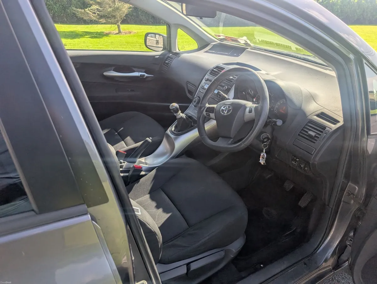 Toyota Auris 2010 - Image 6