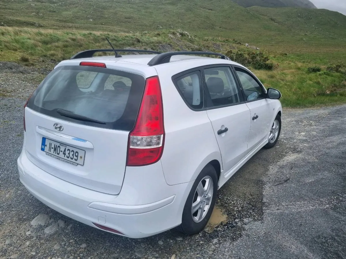 2011 Hyundai i30 Estate 1.6 CRDi 4 new tyres - Image 3