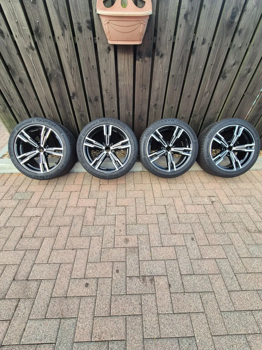 BMW 3-Series 2023 - Image 1