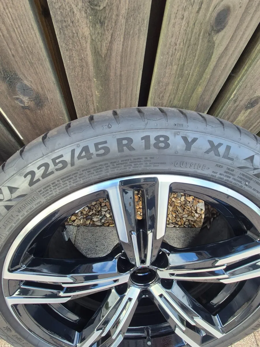 BMW 3-Series 2023 - Image 2