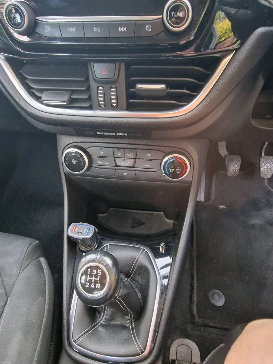 Ford Fiesta Zetec with low mileage - Image 6