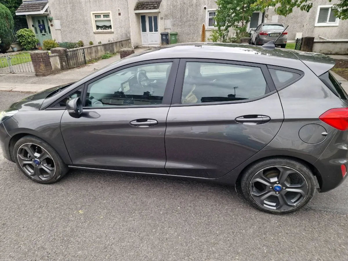 Ford Fiesta Zetec with low mileage - Image 3