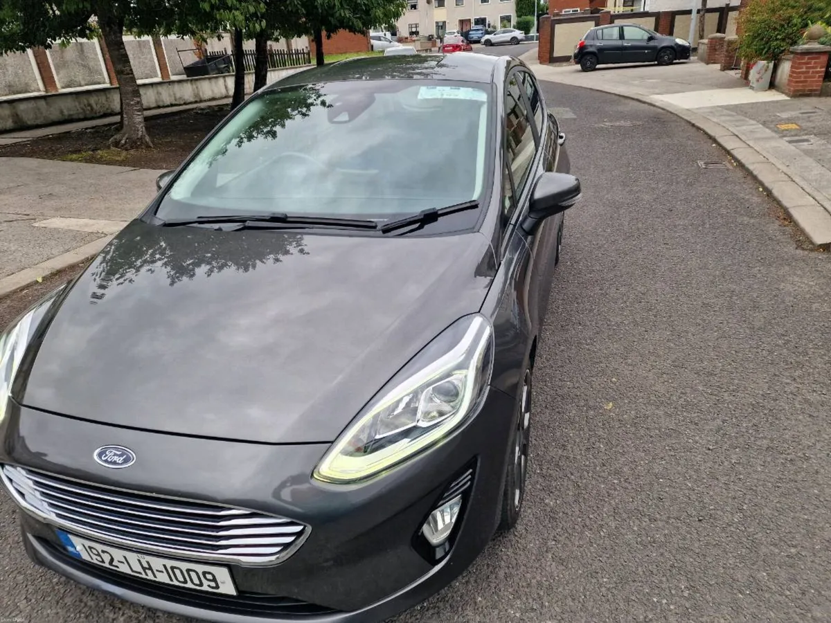 Ford Fiesta Zetec with low mileage - Image 5