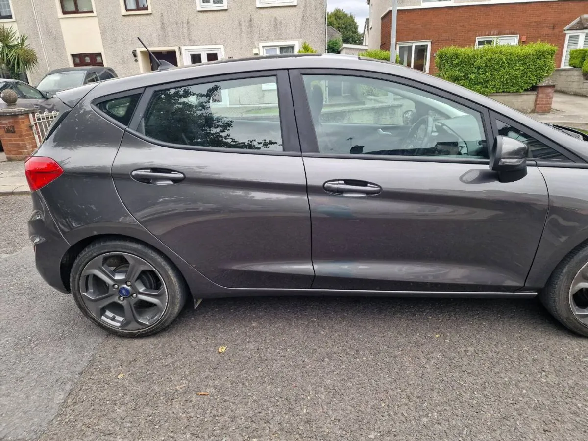 Ford Fiesta Zetec with low mileage - Image 4