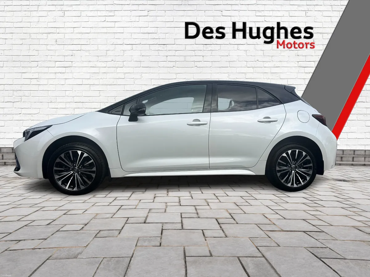 Toyota Corolla 2024 Luna Sport Hatch - Image 3
