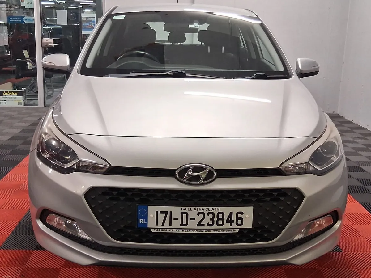 2017 Hyundai i20 **DELUXE - ONE OWNER** - Image 4