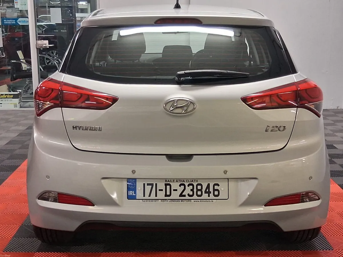 2017 Hyundai i20 **DELUXE - ONE OWNER** - Image 5