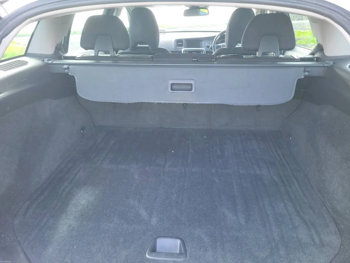 Volvo V60 D4 2Litre Estate - Image 5