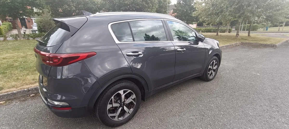 Car - Image 4