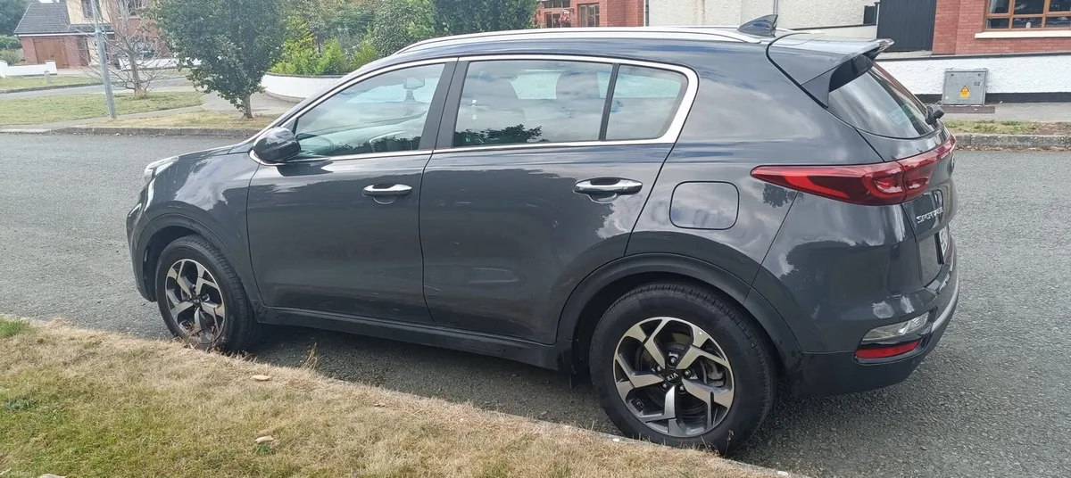 Car - Image 3