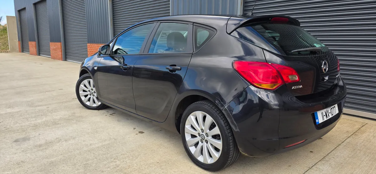 Opel Astra 2011 - Image 5