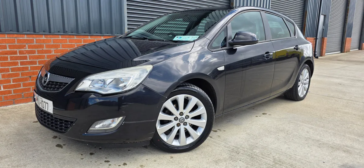 Opel Astra 2011 - Image 3