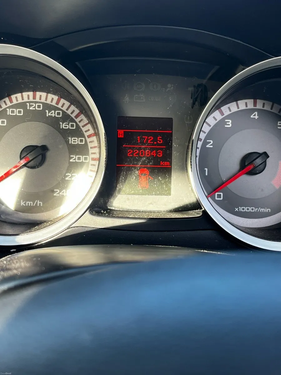 Mitsubishi lancer 1.5 - Image 5