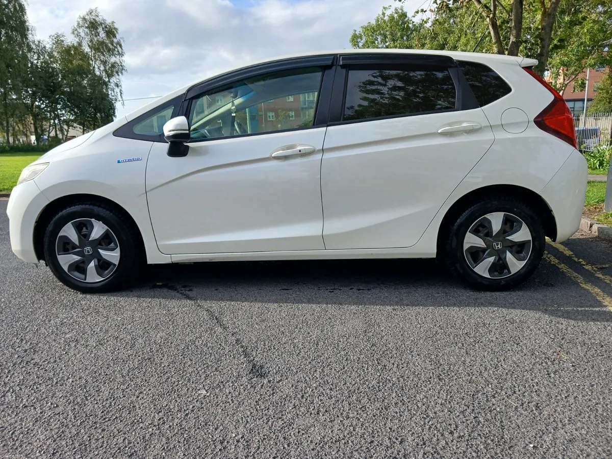 Honda Fit 2016 Self Chargin Hybrid // Automatic // - Image 4