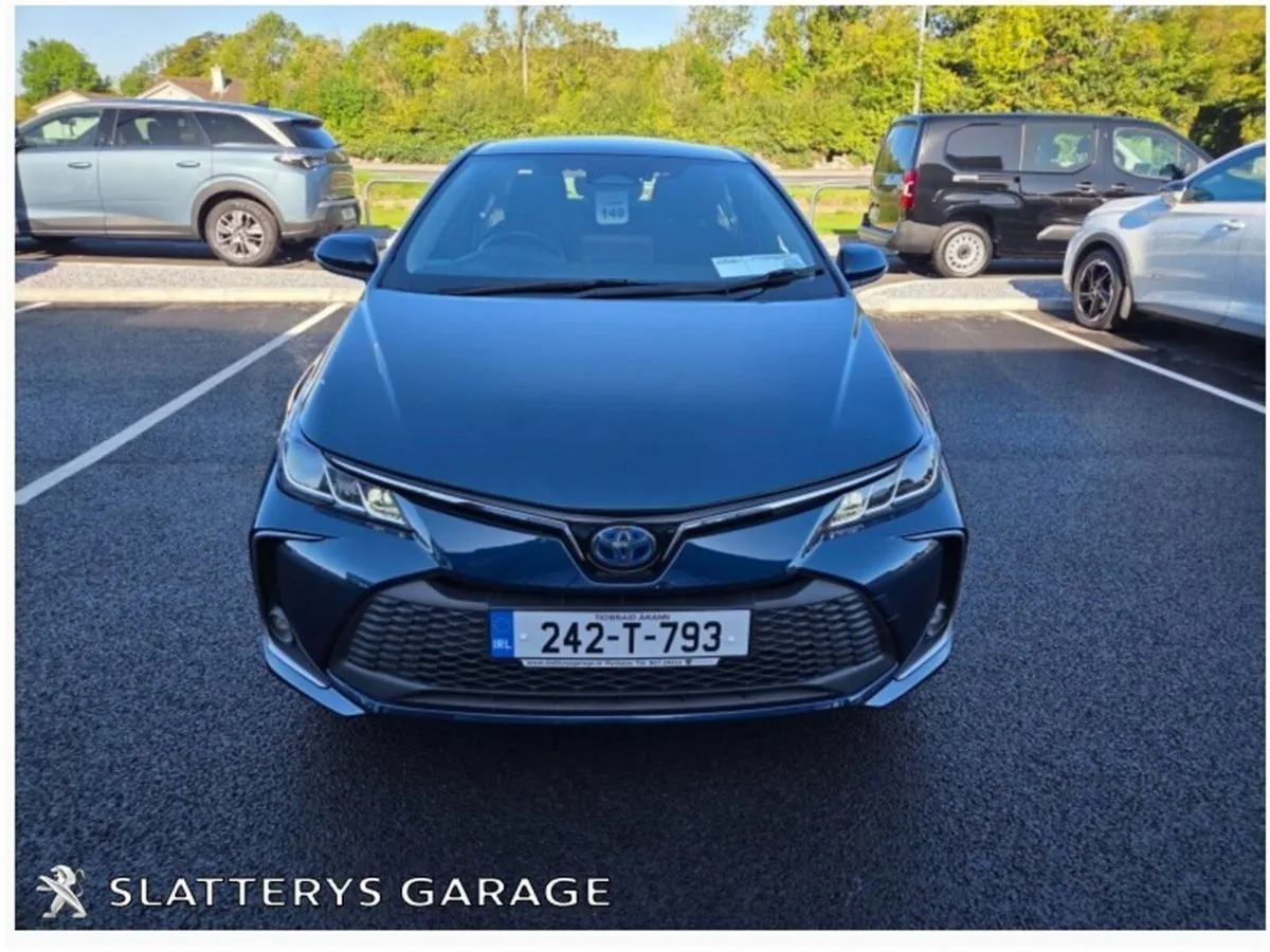 Toyota Corolla 1.8 Hybrid Luna Saloon - Image 2