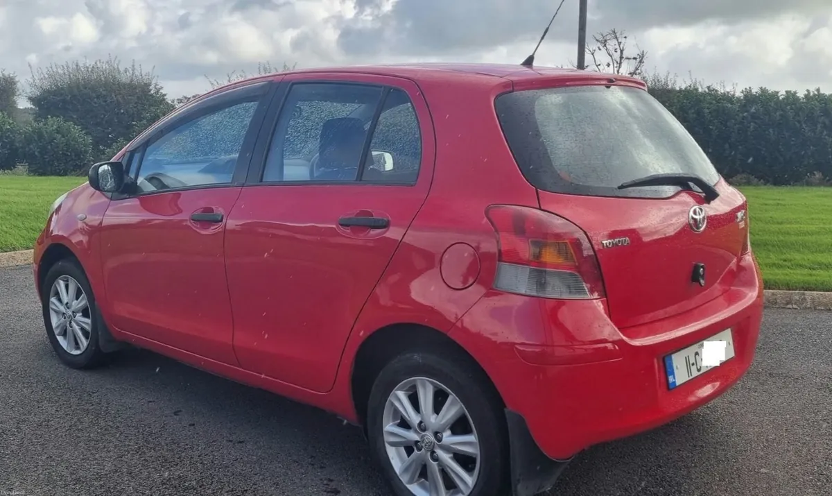 Toyota Yaris 2011 - Image 3