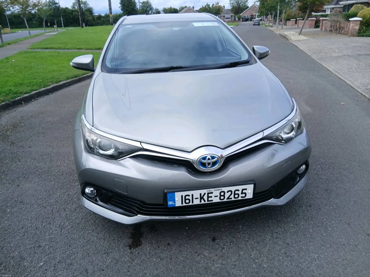 TOYOTA AURIS HYBRID AUTOMATIC SPOTLESS - Image 3