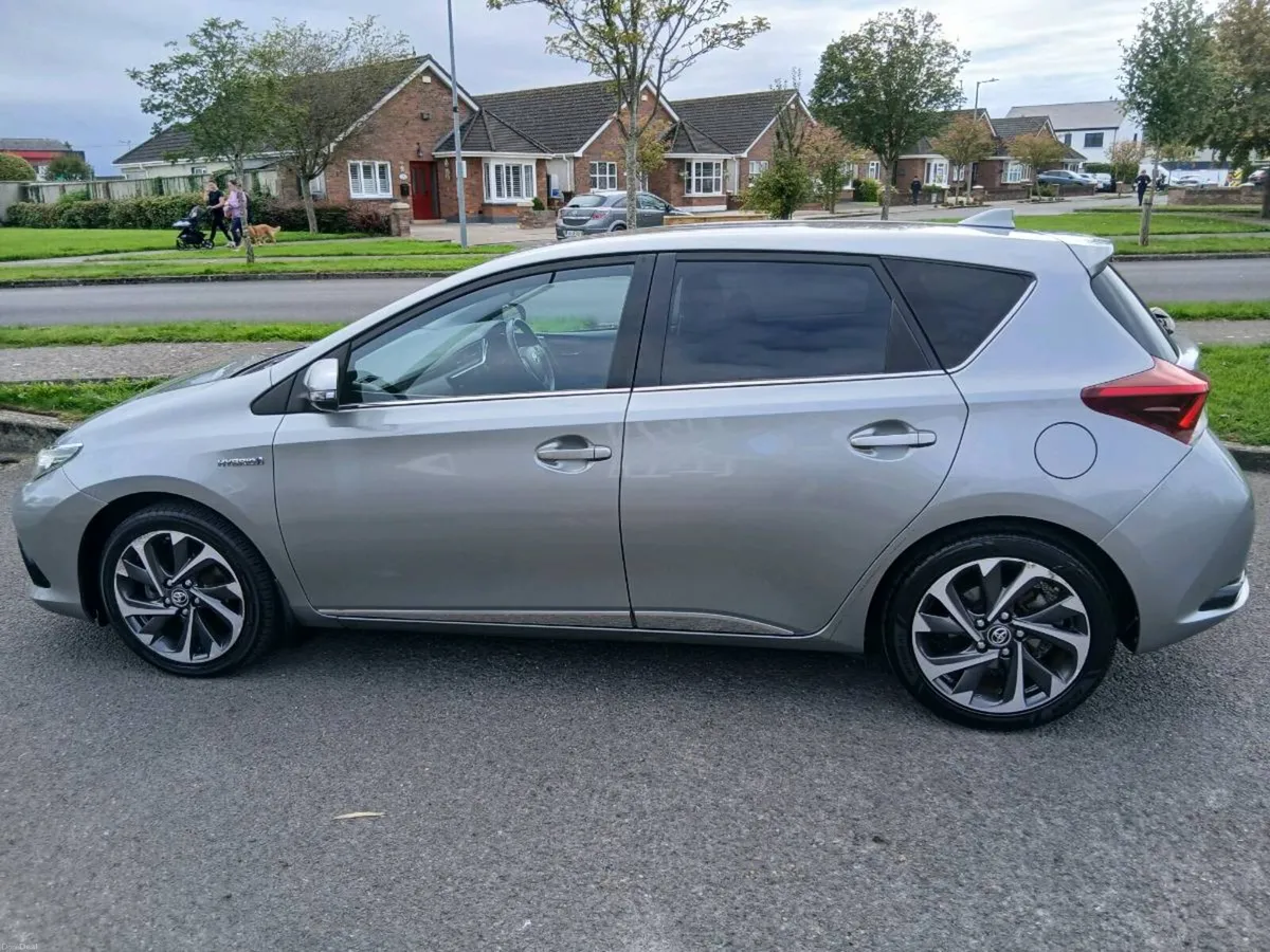 TOYOTA AURIS HYBRID AUTOMATIC SPOTLESS - Image 5