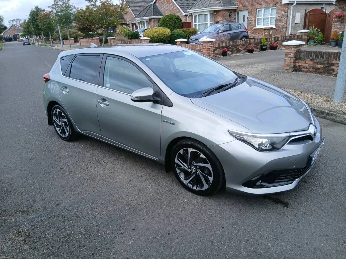 TOYOTA AURIS HYBRID AUTOMATIC SPOTLESS - Image 2