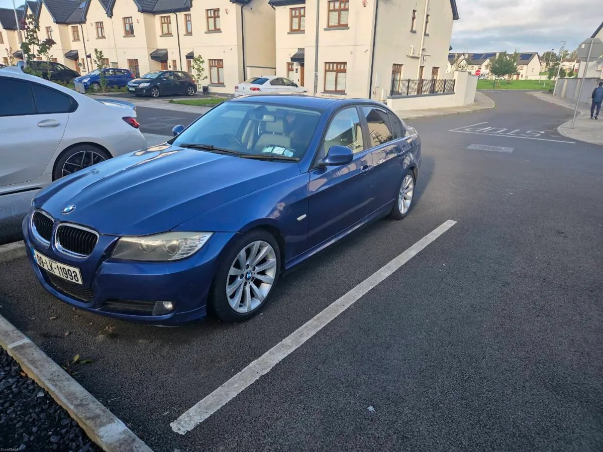 BMW 320d 2009 - Image 2