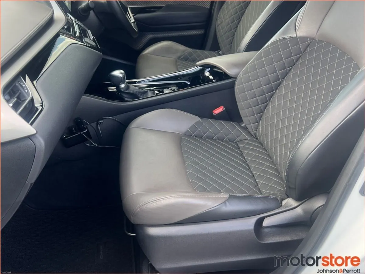 Toyota C-HR 1.8 HYBRID LUNA - Bi-Tone - Image 3